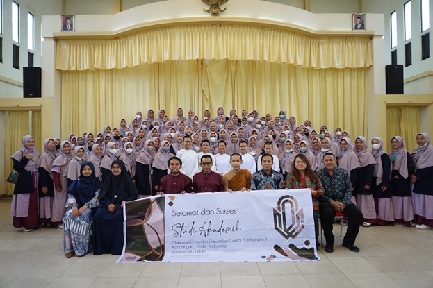 kunjungan studi banding UNIDA Gontor